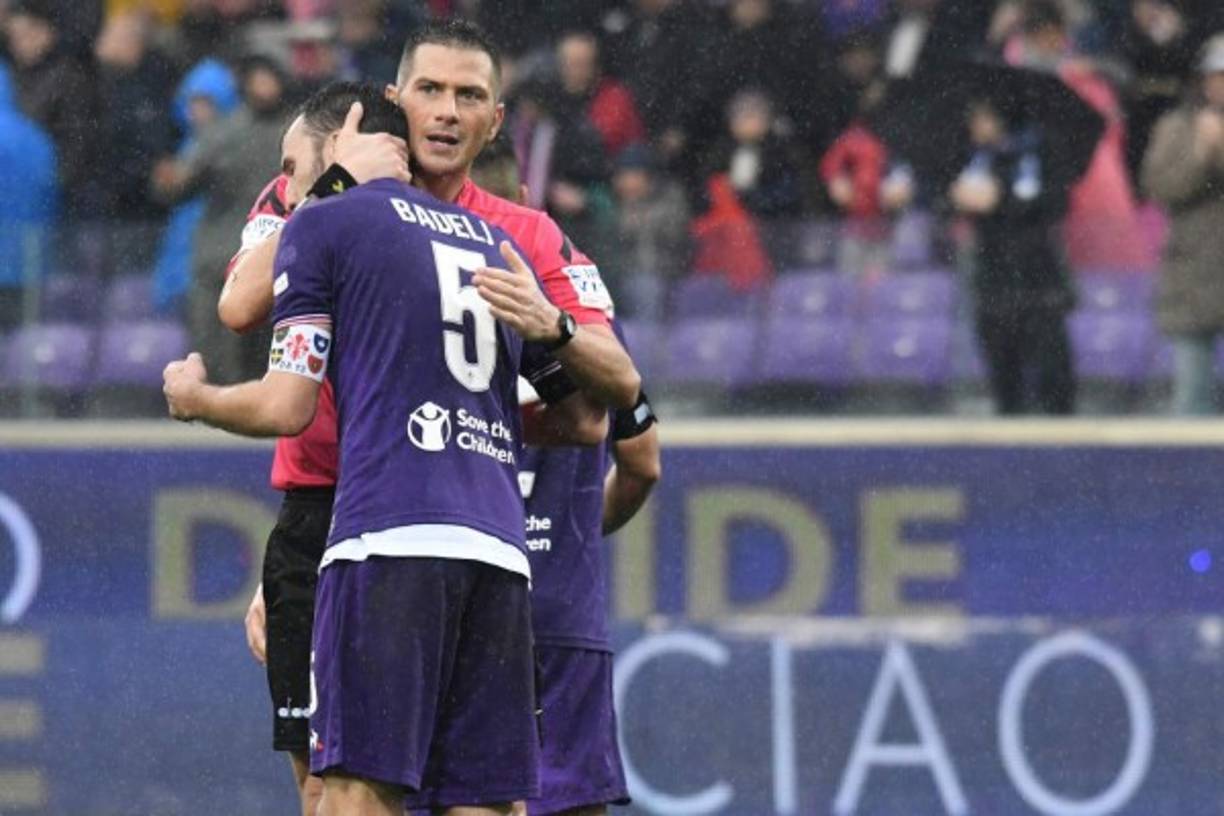En medio de la lluvia, el estadio cantó 'un capitano, c'è solo un capitano' (un capitán, no hay más que un capitán)'. Los tres puntos fueron lo de menos.