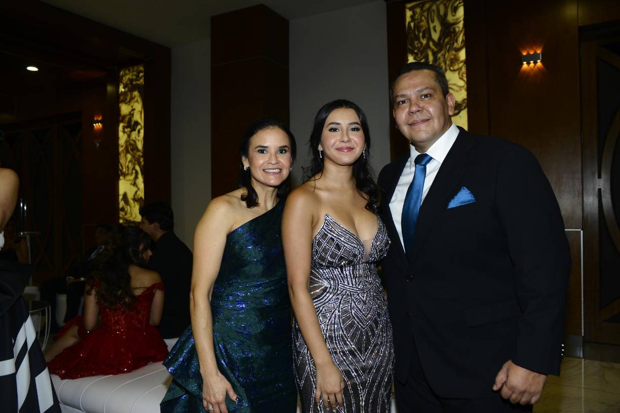 María Fernanda, Fernanda y Carlos Solís