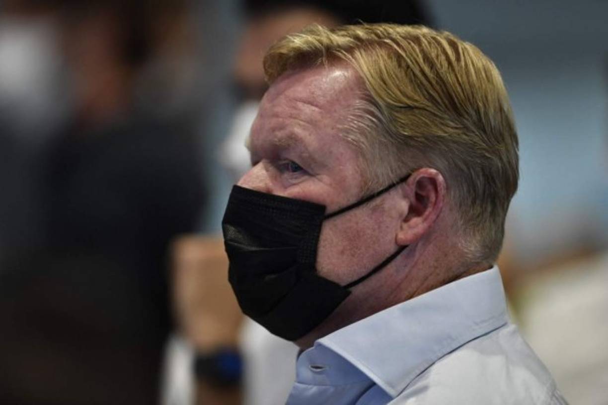 El entrenador Ronald Koeman estuvo presente en la rueda de prensa que ha marcado el adiós de Messi.