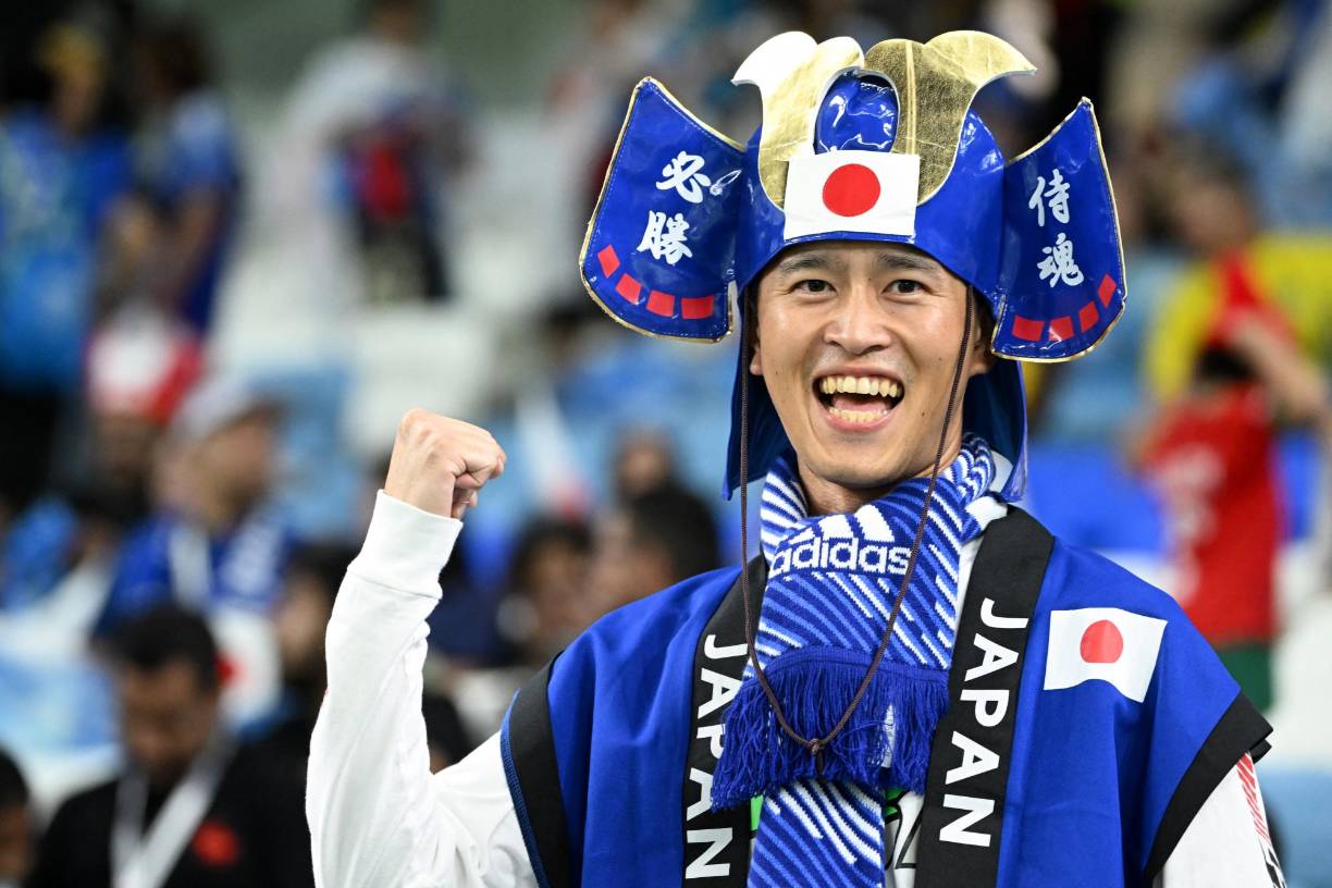 Y los fanáticos nipones engalanaron el recinto con su vestimenta.