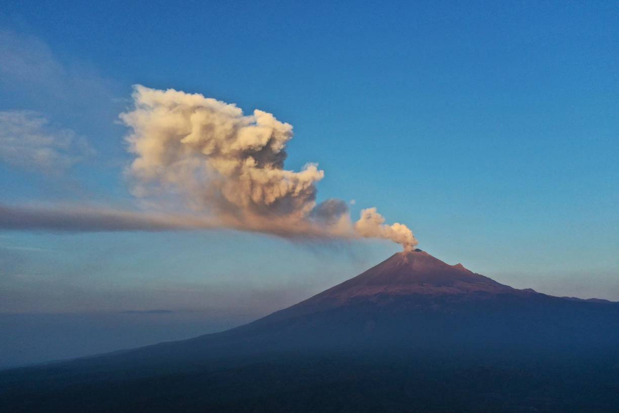 Las Fuerzas Armadas mexicanas conformaron la “Fuerza de Tarea Conjunta Popocatépetl” debido al incremento de las actividades del volcán también denominado “Don Goyo”, informó el domingo la Secretaría de la Defensa Nacional (Sedena).