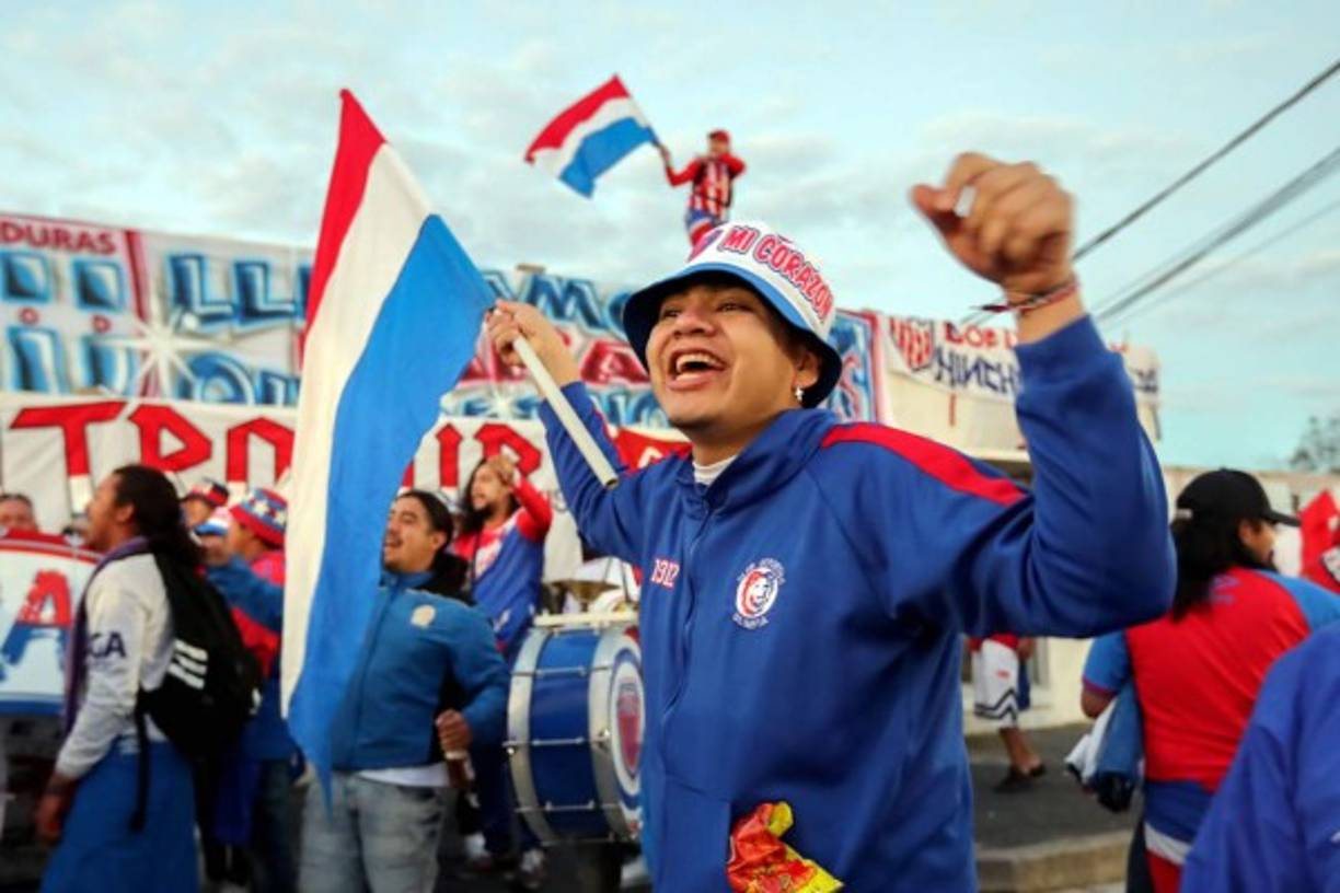 La Ultra Fiel alentó a todo pulmón al equipo merengue.
