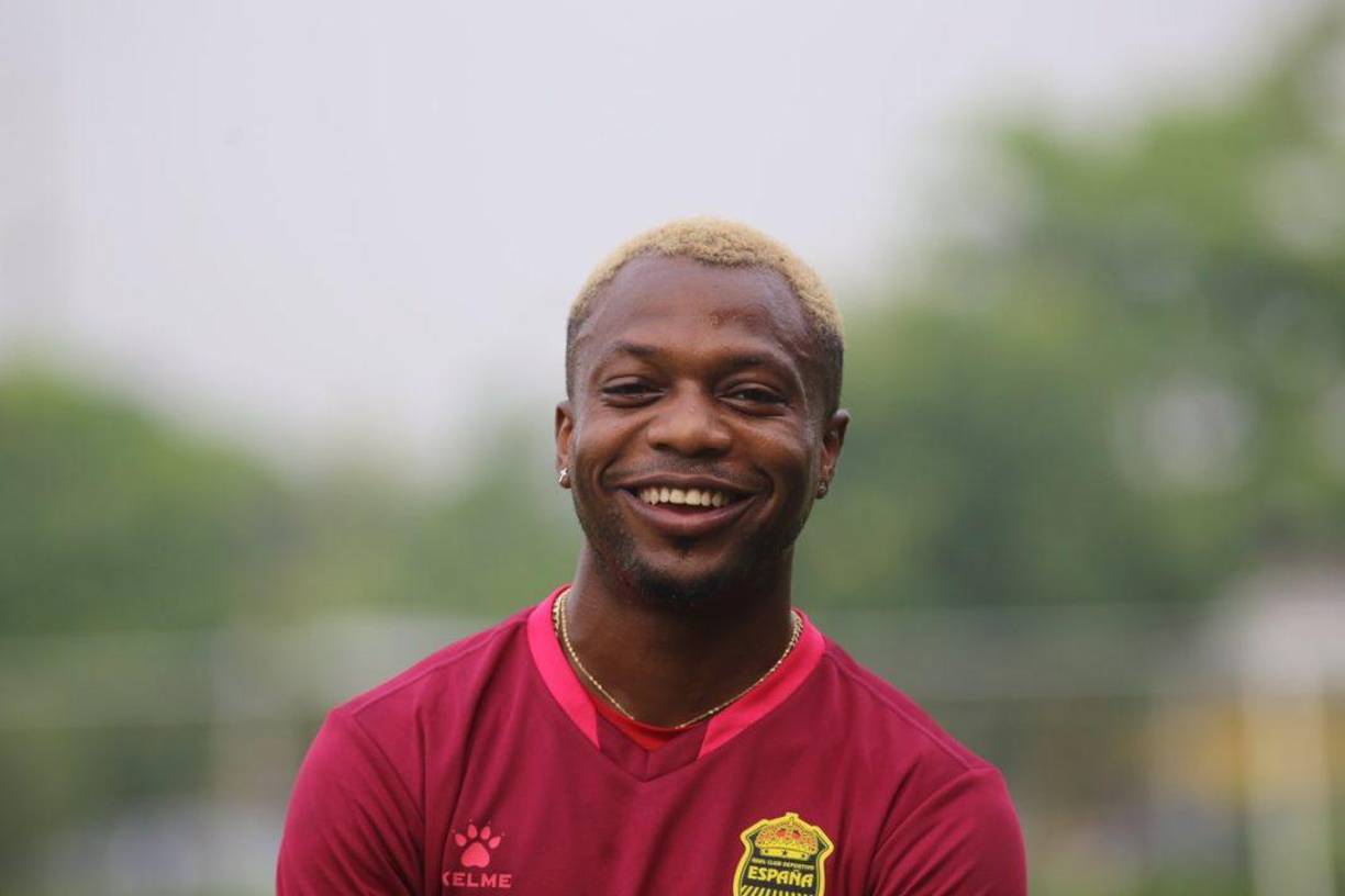 El lateral hondureño Kevin Álvarez no sigue en las filas del Real España y todo indica que vuelve al extranjero. Según el periodista Óscar Funes, el Saprissa de Costa Rica podría ser su nuevo destino.