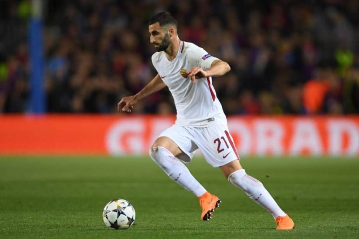 Maxime Gonalons está cerca de regresar a la Liga Española, tras haber jugado en el Sevilla. El internacional francés tiene una oferta del Granada, quien ya tendría un acuerdo con la AS Roma a falta de la decisión final del futbolista, llegaría cedido con obligación de compra.