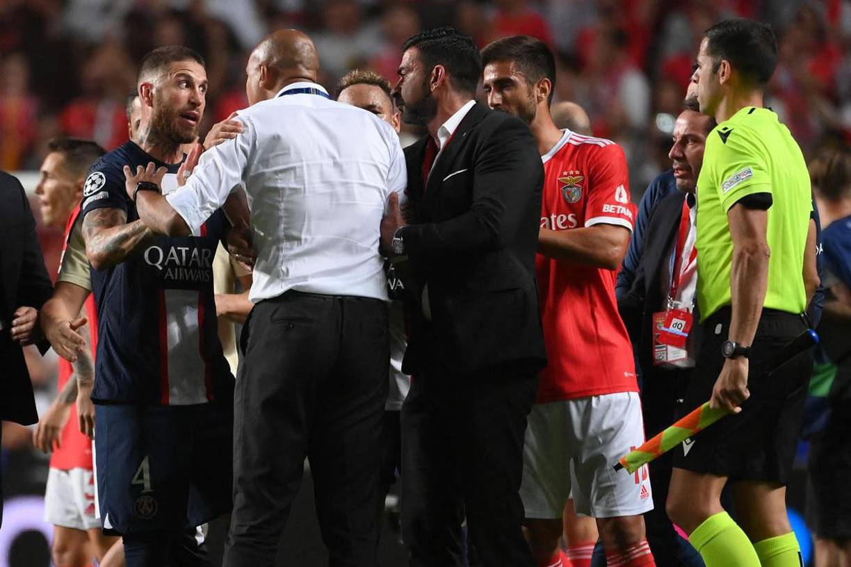 Sergio Ramos intentó calmar los ánimos al final del partido.