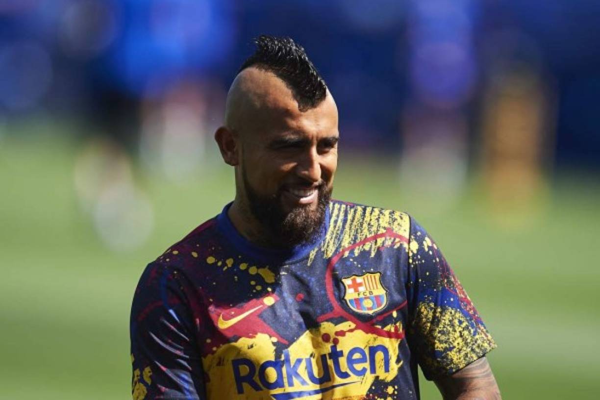 Informa La Gazzetta dello Sport, que el Inter de Milán y Arturo Vidal han llegado a un acuerdo para firmar un contrato de dos años, hasta junio de 2022, con opción de alargarlo un año más y un salario de 6 millones de euros netos anuales. Sin embargo, serían dos millones menos de lo que gana ahora en el Barça, equipo con el que está negociando ahora la rescisión de su actual contrato.<br/><br/>Por lo tanto, la llegada del chileno al Inter podría darse en los próximos días, cuando el Barça le rescinda el contrato y Vidal quede libre para firmar el nuevo. Así las cosas, el futbolista de 33 años volvería a aterrizar en Italia después de haber jugado con la Juventus durante cuatro temporadas.