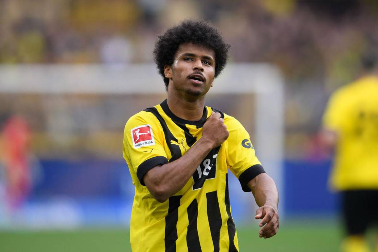 Karim Adeyemi - El Real Madrid pretende fichar al delantero alemán Karim Adeyemi, del Borussia Dortmund, por el que tendría que pagar una cantidad de 80 millones de euros, según informó este viernes el popular “Bild”, que asegura que ya se han mantenido contactos al respecto. “El cohete” Adeyemi, de veinte años, “ha entrado en la lista de deseos del Real Madrid. La pasta para levantar el trato parece jugar solo un papel menor para Los Blancos”, escribe gráficamente el diario alemán.