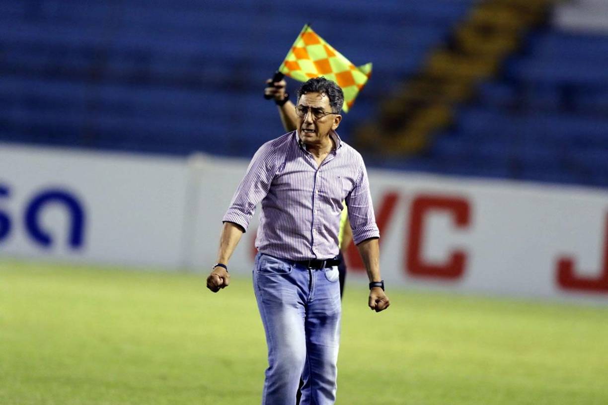Salomón Nazar vivió con mucha intensidad el Clásico y celebró la victoria importante.