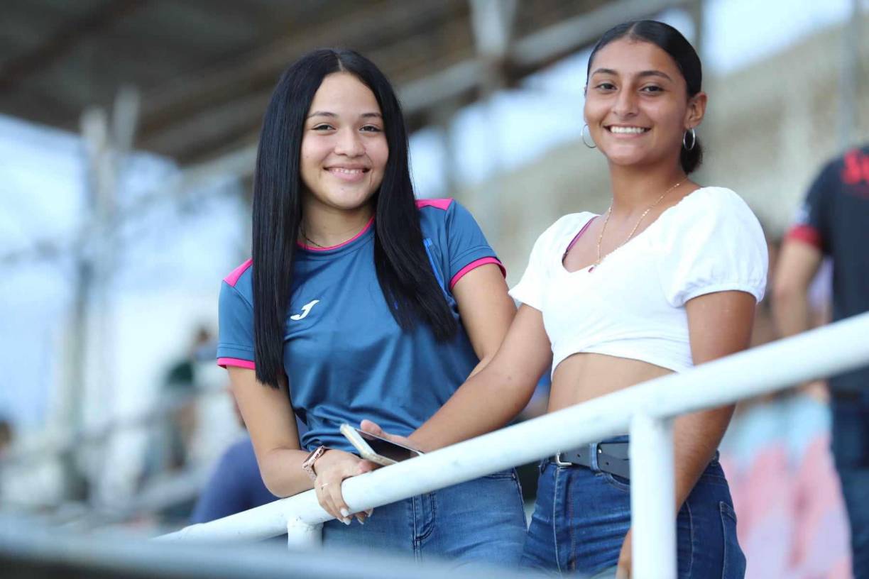 Las chicas engalanaron el duelo entre el Olimpia y Vida en el Estadio Ceibeño por la jornada 15 del Apertura 2023.