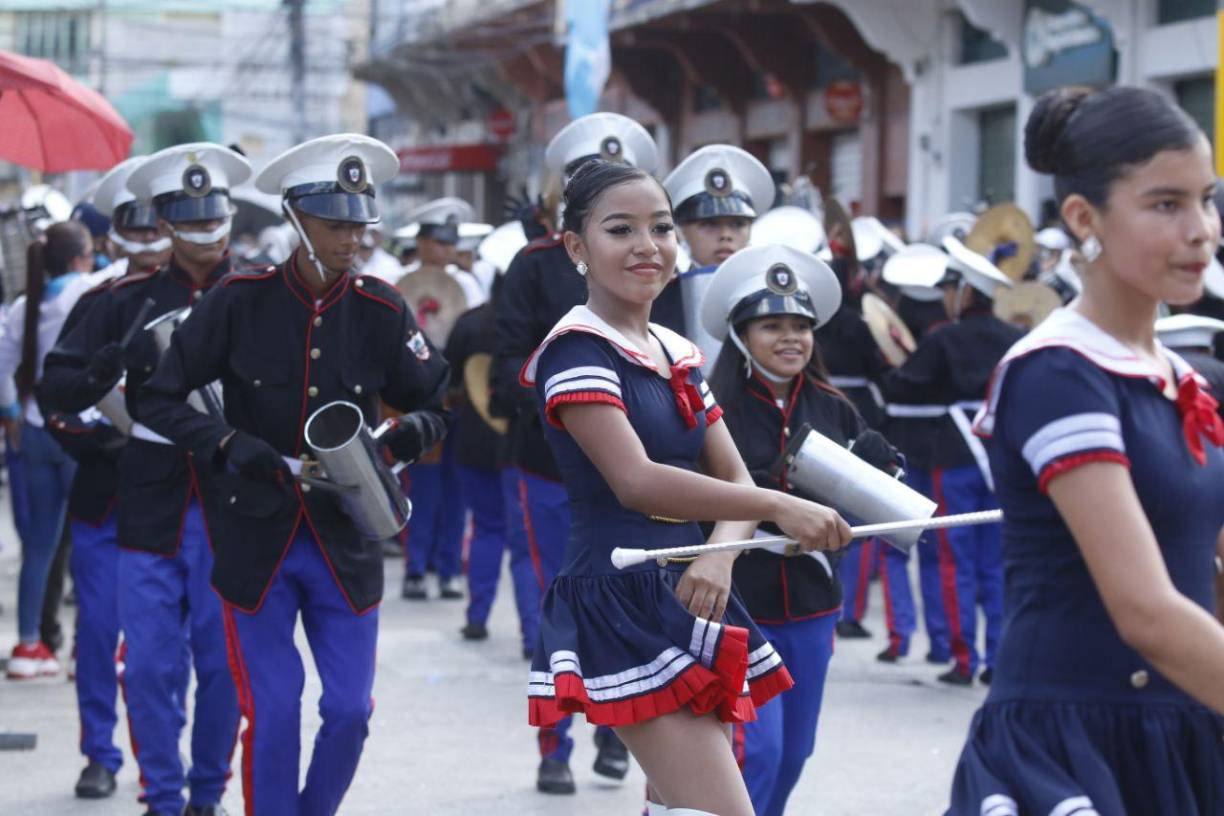 La banda de guerra del Perla se robó muchos aplausos.