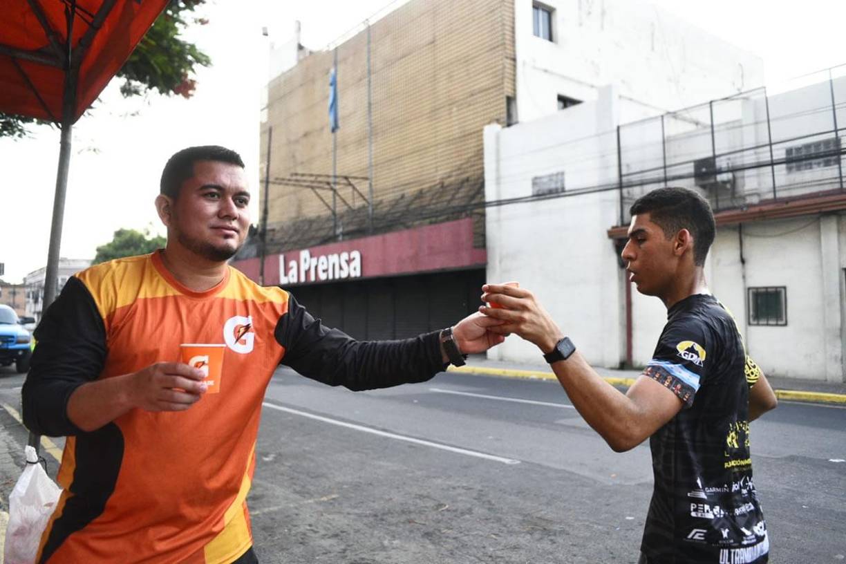 Gatorade contó con puntos de hidratación para los corredores en el bootcamp de la Maratón LA PRENSA.