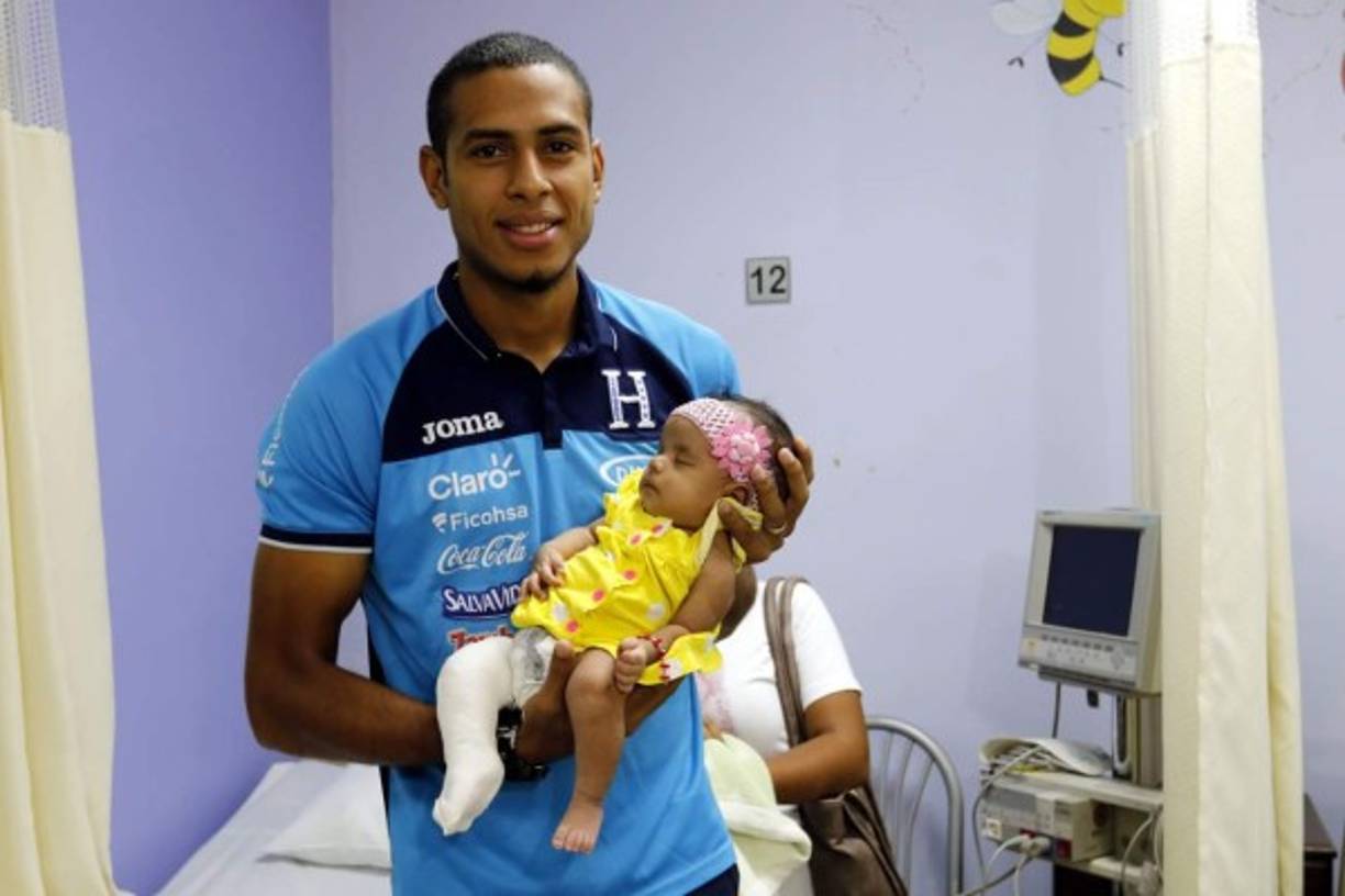 “Es emocionante ver como los niños han podido ponerse alegre porque Dios nos dio el privilegio de poder venir a compartir. Es bonito porque algunos nos piden que ganemos los partidos”, mencionó el delantero Eddie Hernández.