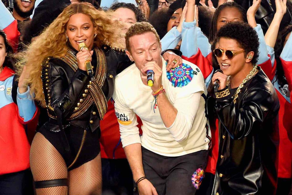 Cris Martin y Bruno Mars estuvieron como artistas invitados.