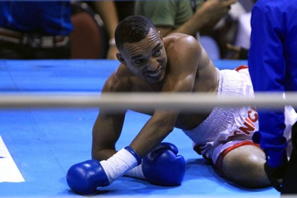 Pacheco sufrió con los golpes que le lanzó Ruiz.