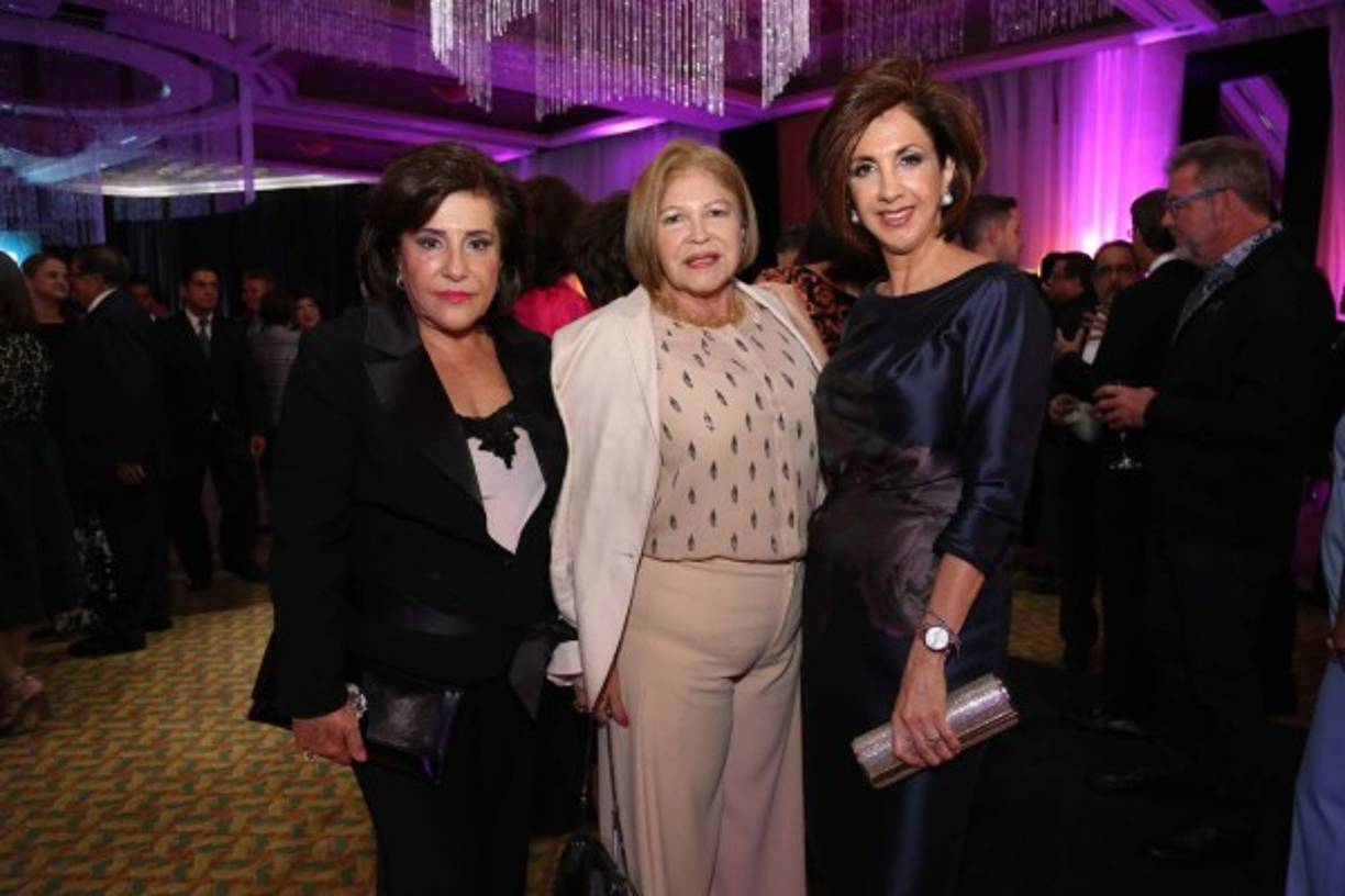 Marcela Facussé, Clarissa Coello y Titi Kafie.