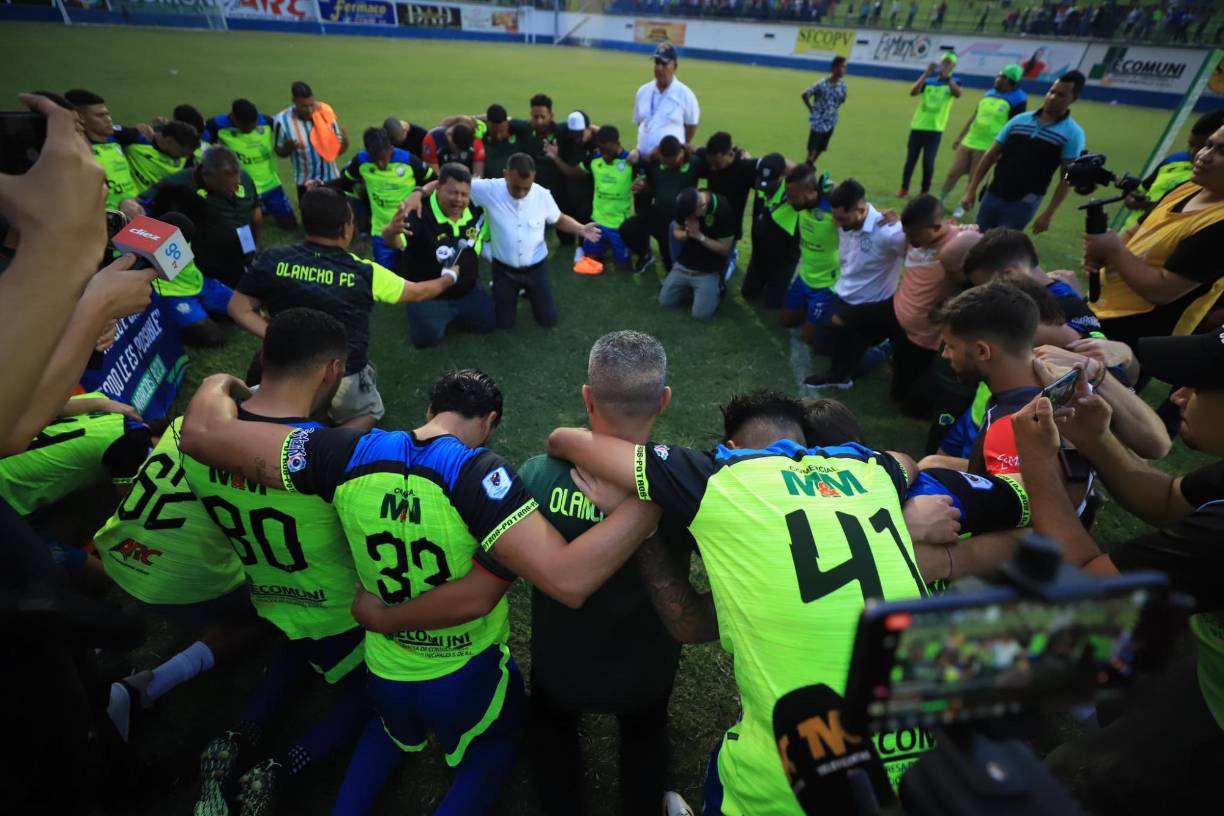 El pastor y dueño del Olancho realizó una oración como agradecimiento por la clasificación a la Gran Final.