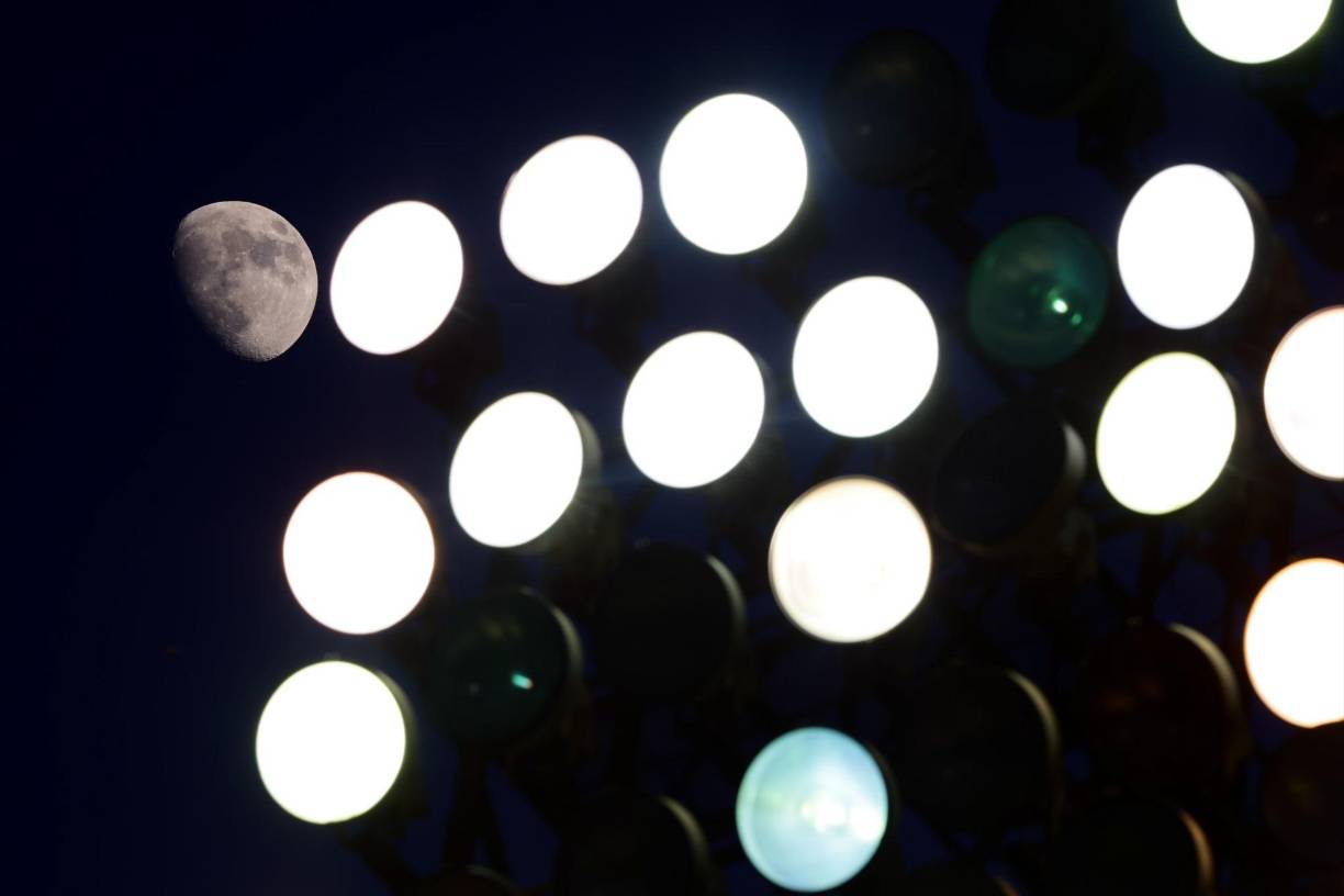 Así se veía la iluminación en el Estadio Morazán en el primer entrenamiento de la Selección de Honduras a cuatro días del juego.