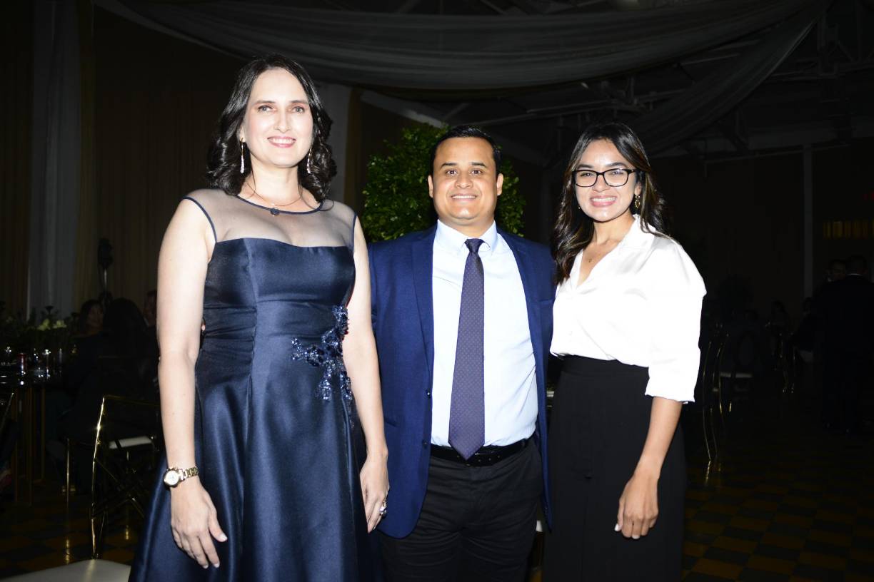 Milene Fernández, Fernando Duarte y Gabriela Argueta