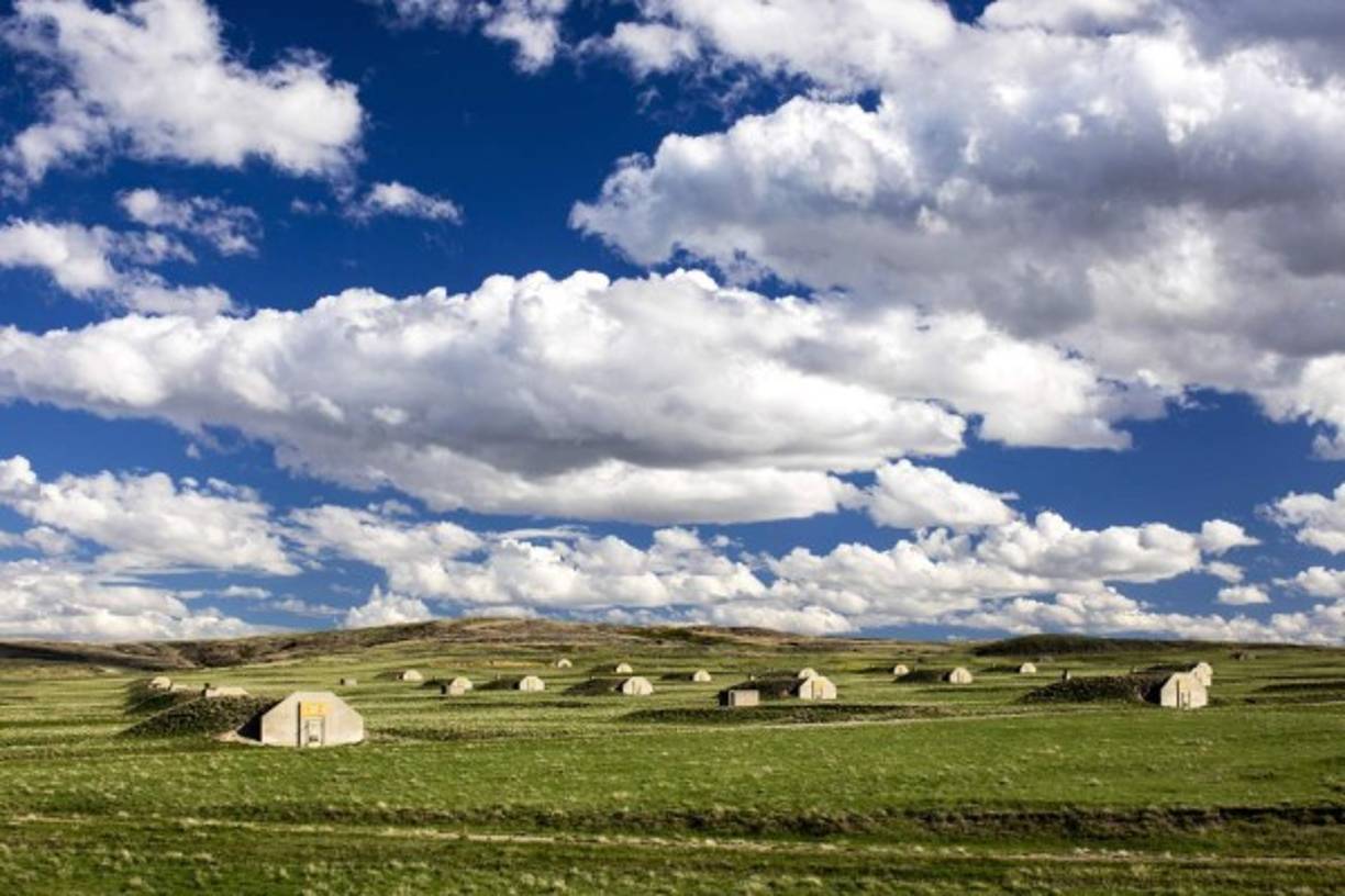 Los primeros refugios nucleares, como estos ubicados en Edgemont, Dakota del Sur, se construyeron durante la administración de Harry Truman.<br/><br/>El objetivo del presidente era edificar 'un complejo gubernamental completo' en una locación secreta. El lugar elegido fue a 30 kilómetros de Washington DC.