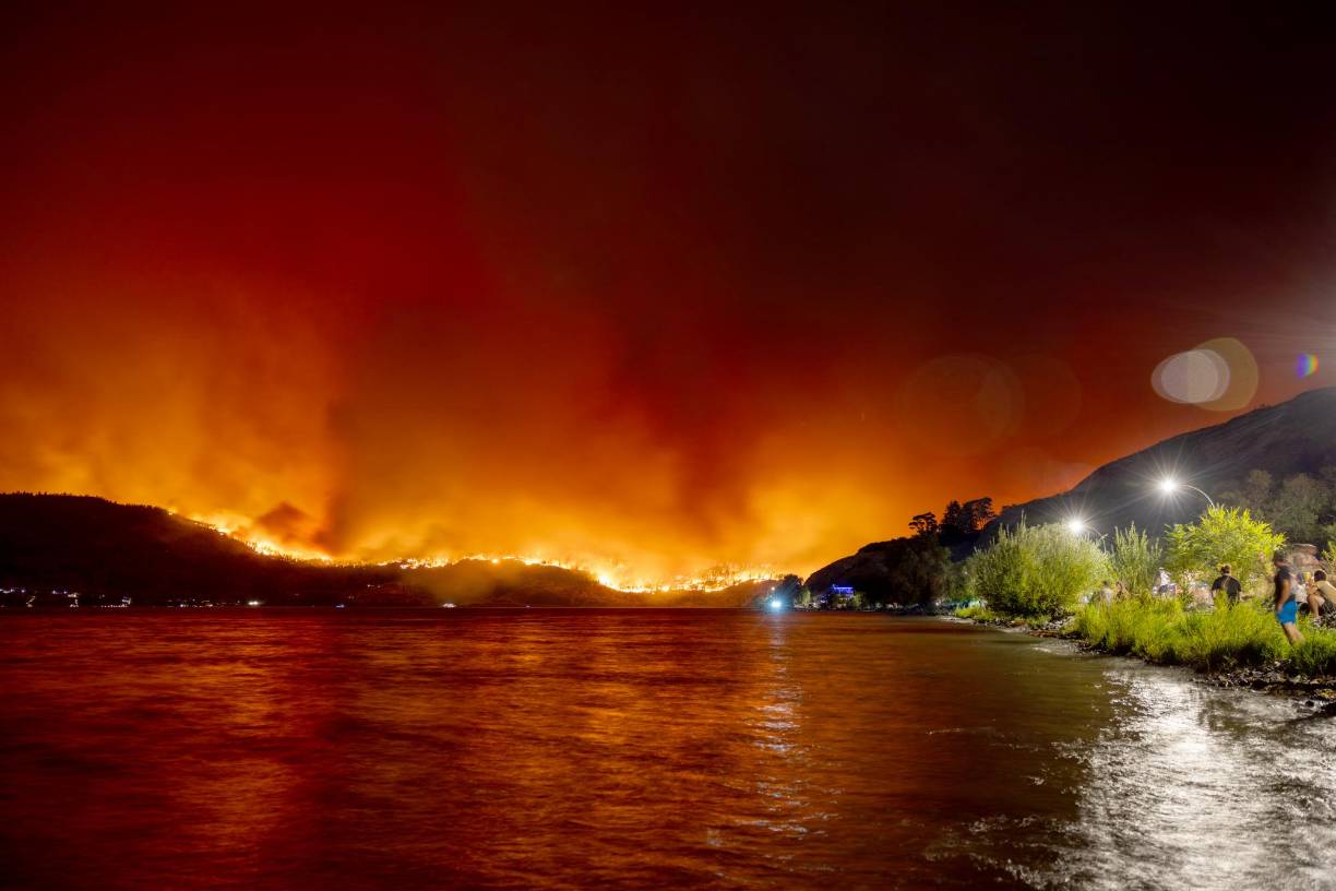 El gobierno de Canadá calificó como “apocalípticos” los gigantescos incendios forestales que afectan el oeste del país, donde decenas de miles de personas han sido evacuadas o puestas en alerta.