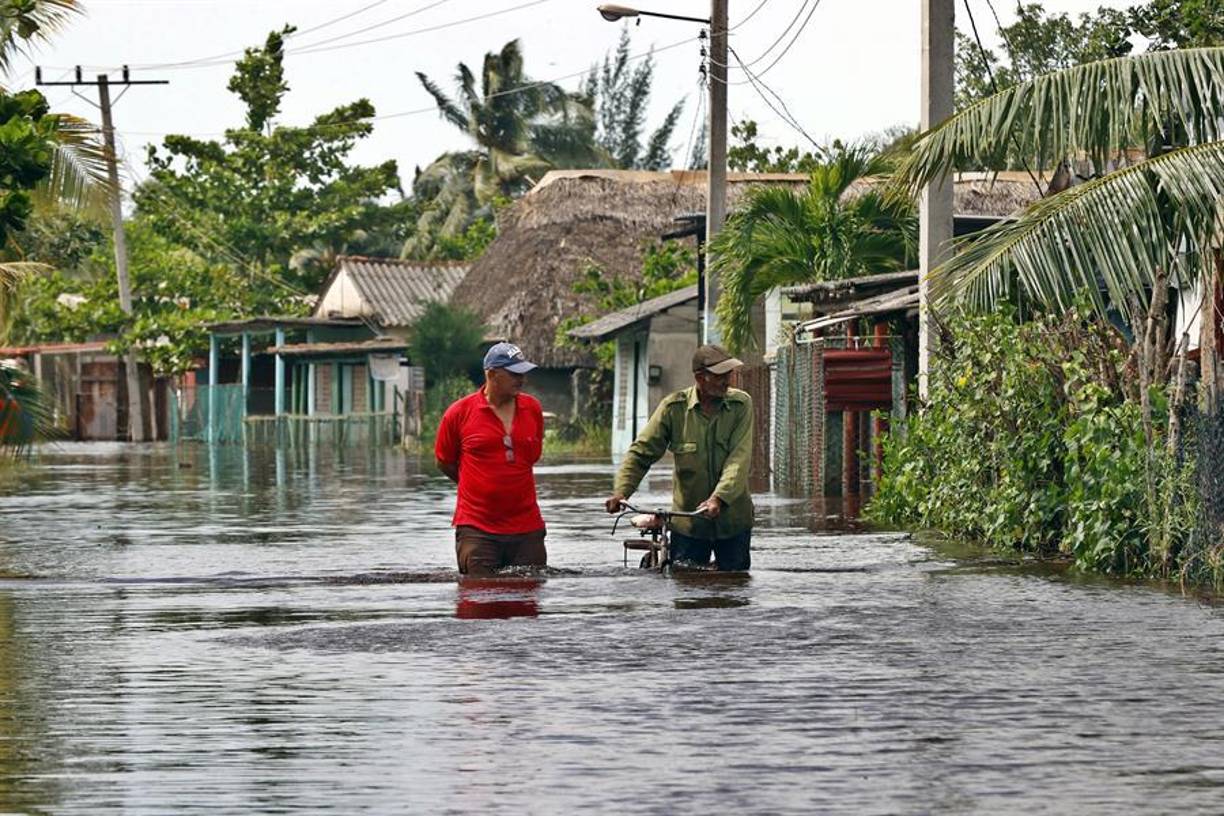 En La Habana aún caen lluvias a intervalos pero han sido las vecinas provincias Pinar del Río y Artemisa las que han reportado mayores efectos indirectos.