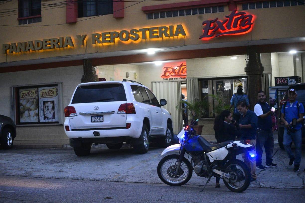 Fuentes policiales indican que un grupo de al menos ocho sicarios armados con fusiles perpetró el asesinato. 