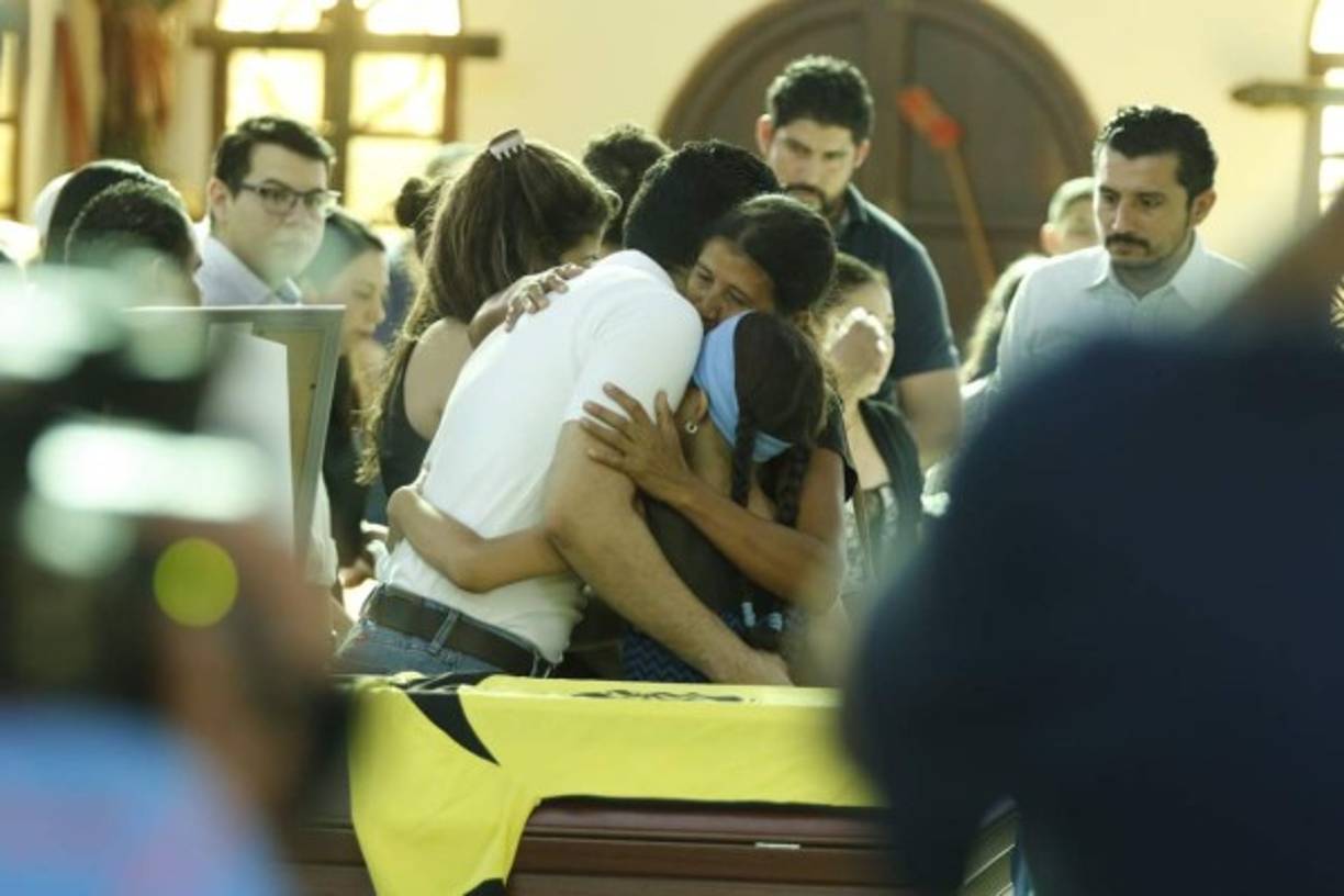 Los familiares del técnico agradecieron el apoyo de los presentes quienes mostraron afecto hacia Hernán Garcia.