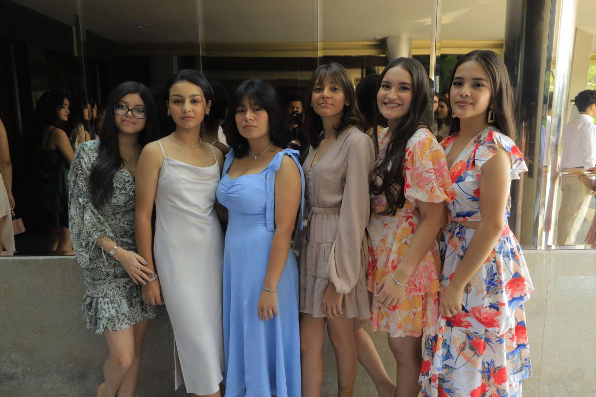 Marcela Howard, Daniela Escobar, Andrea Zaldivar, Ingrid Carson, Mya Munguía y Rubí Velásquez