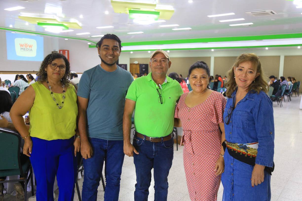 Reina Artica, Adonis Contreras, Óscar Dubón, Danery González y Sarbia Castellanos