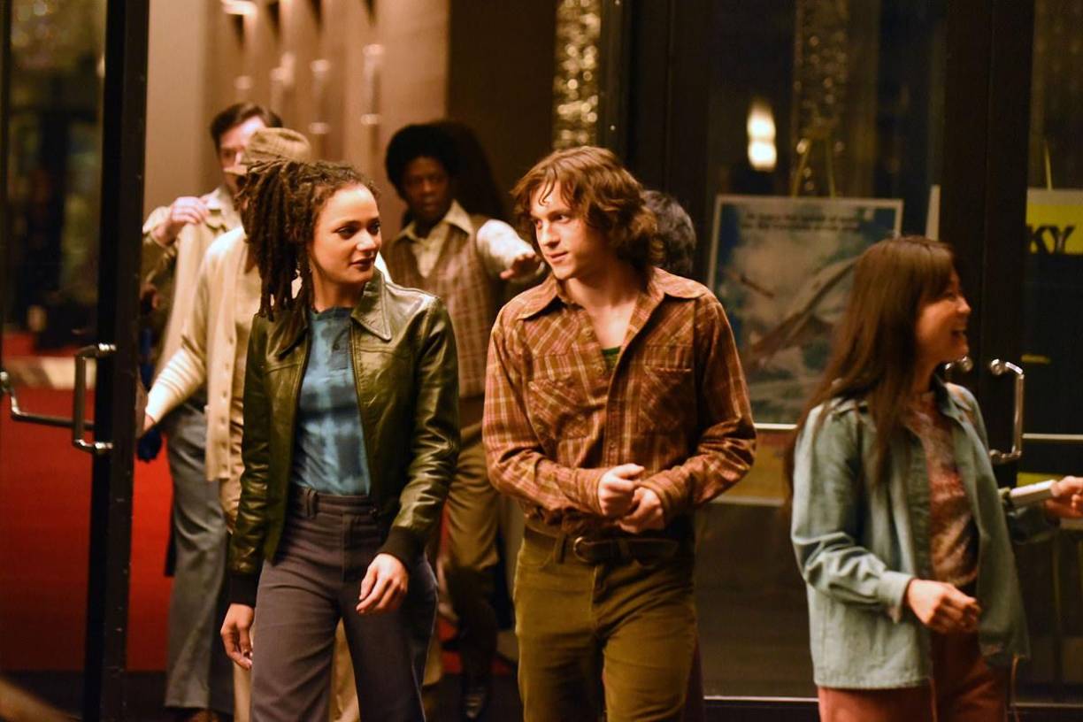 <b>“The Crowded Room”, 9 de junio en Apple TV+</b>Thriller protagonizado y producido por Tom Holland, cuenta la historia de un hombre que es arrestado tras su participación en un tiroteo en Nueva York en 1979, a través de una serie de entrevistas con la curiosa interrogadora a la que da vida Amanda Seyfried.Creada por el guionista Akiva Goldsman (‘Una mente maravillosa’), consta de diez episodios.