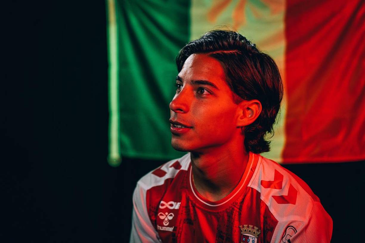 Tras llegar cedido al Sporting de Braga, el cuadro portugués quiere cancelar la cesión de Diego Lainez. Y precisamente por eso, el Real Betis está buscando un nuevo equipo para el mediocampista mexicano, que sigue sin entrar en sus planes de futuro.