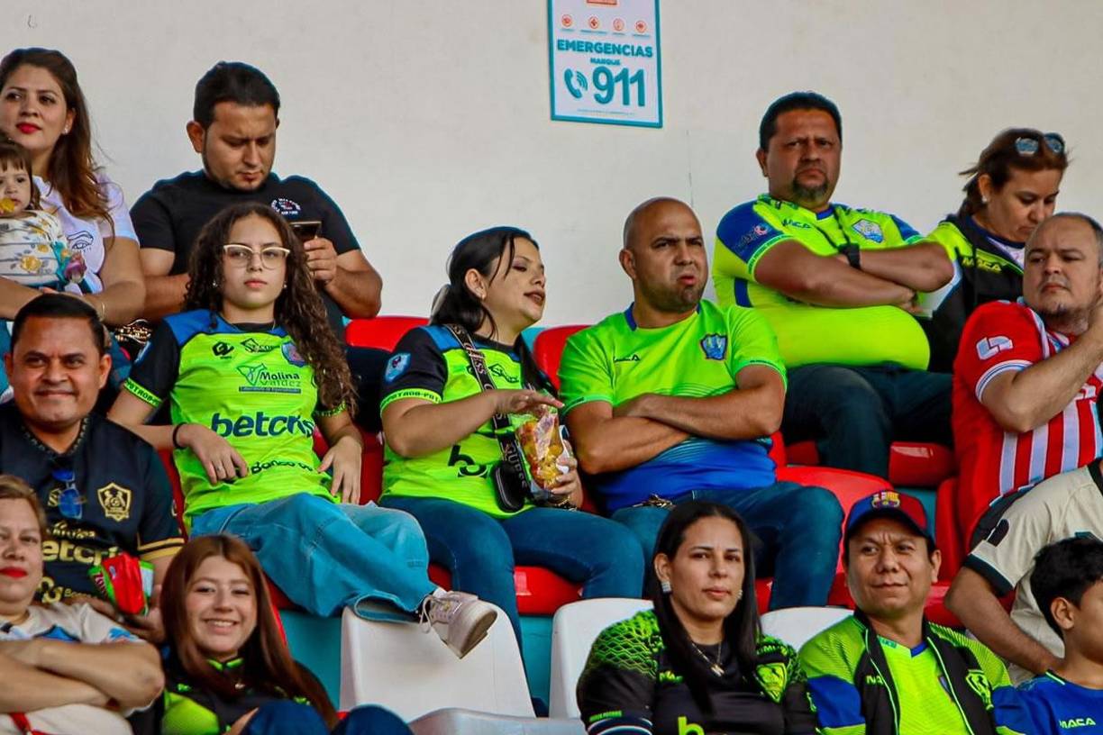 Aficionados de los Potros del Olancho FC viajaron a la capital para apoyar a su equipo ante Olimpia.