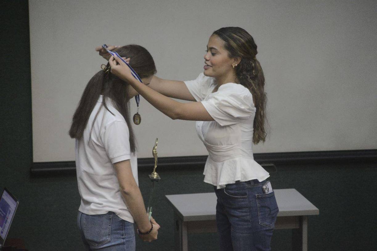 Natalia manifestó sentirse feliz y agradecida con Dios por este logro, ya que pese a haber experimentado dificultades técnicas durante el examen, logró marcar un récord y enorgullecer a la Capital Industrial.