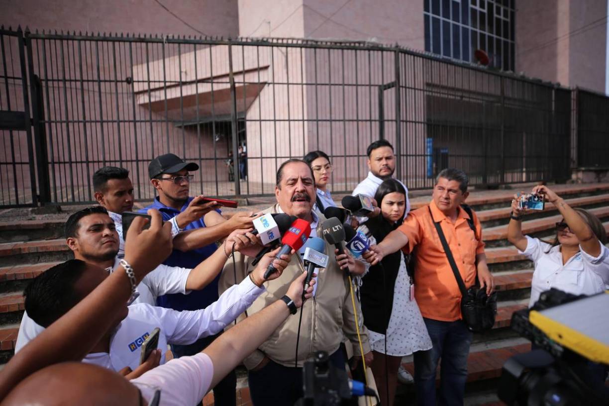 El Gobierno hondureño notificó el miércoles a la Embajada de EE.UU. en Tegucigalpa sobre la decisión de “dar por terminado” el tratado de extradición entre los dos países, horas después de que la embajadora estadounidense, Laura Dogu, expresara la preocupación de su país por la reunión de autoridades de Defensa de Honduras con el sancionado ministro de Defensa de Venezuela, Vladimir Padrino López.