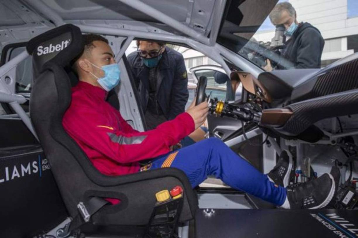 Así de espectacular es el interior de los vehículos que recibieron de forma gratituita los jugadores del Barcelona.