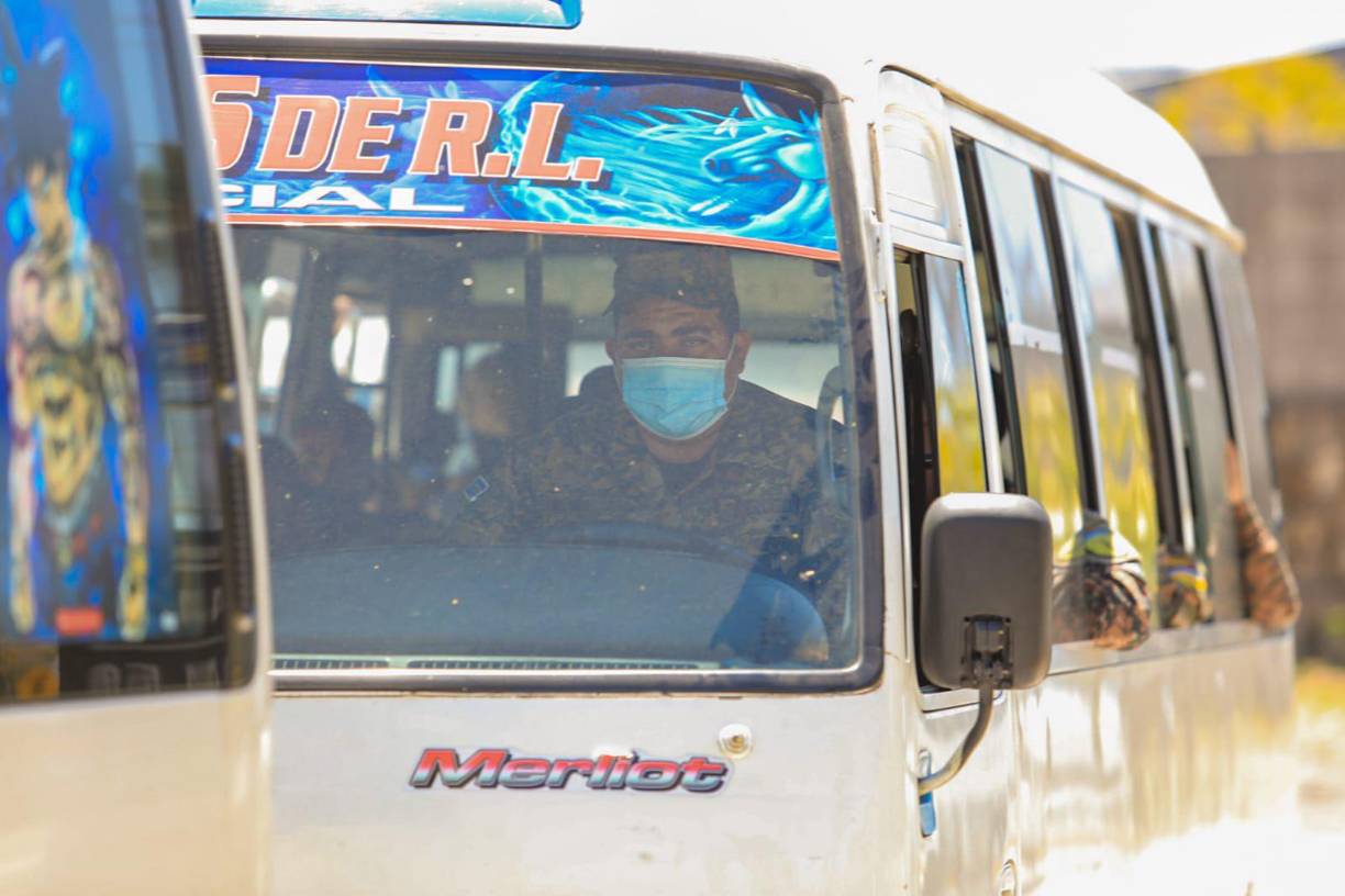 El presidente Bukele compartió un artículo de la Constitución que señala que “el Estado podrá tomar a su cargo los servicios públicos cuando los intereses sociales así lo exijan”.