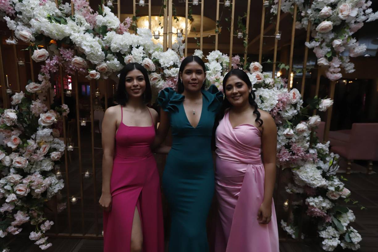 Alma López, Cesil Salinas y Glenda Lemus 