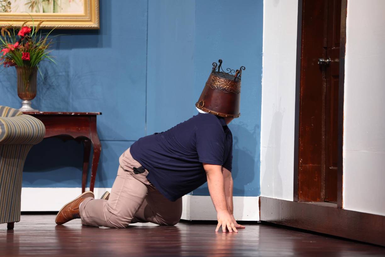 Las funciones de la obra en el teatro son de jueves a domingo, con funciones a las 8 pm, a excepción del domingo que comienza a las 5 de la tarde. El costo del boleto es de 200 lempiras, y el jueves está la promoción del 2x1. 