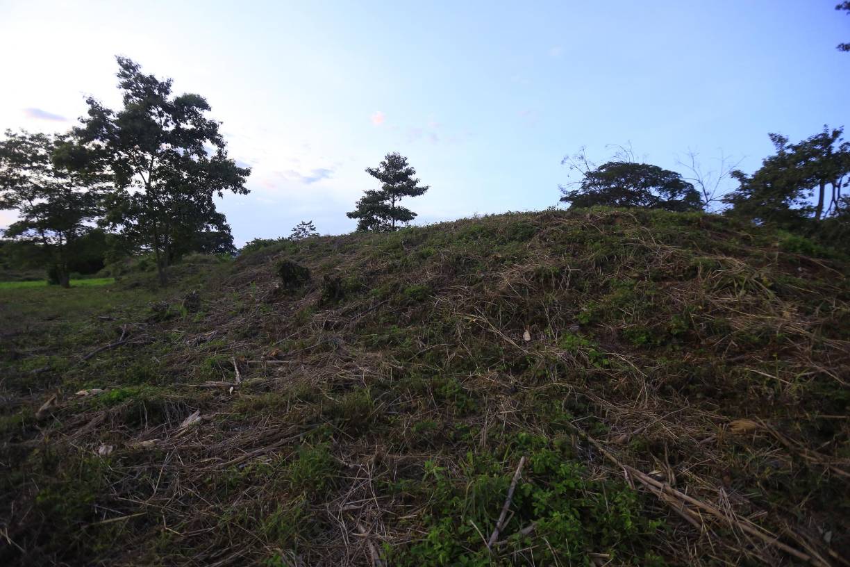 13) Se afectarán las áreas de riqueza arqueología del municipio, las cuales quedarán sumergidas. Un sitio representativo es Los Metates, de gran valor cultural e histórico para el municipio.