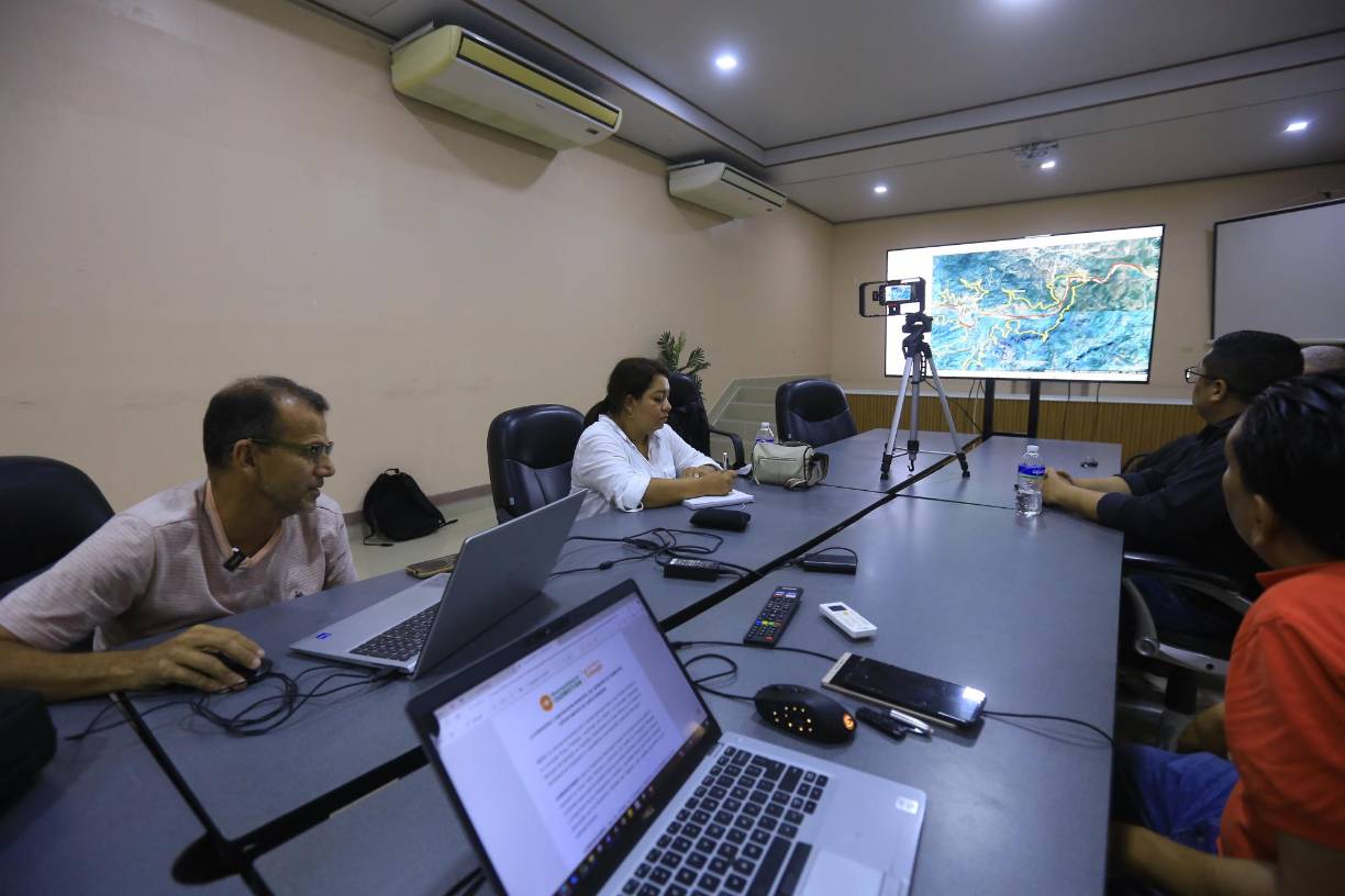 14) Se requerirá realizar una enorme inversión en obras de infraestructura de canalización, reconstrucción, reubicación de la población afectada y contención de las aguas lluvias, para salvaguardar la vida y los bienes de la población de Quimistán, la cual sobrepasa por mucho las capacidades de Quimistán, con lo que se le condenará al retraso.