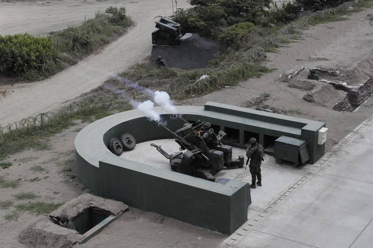 Los funcionarios estadounidenses suelen realizar visitas discretas a la isla en una muestra de apoyo a su gobierno democrático autónomo, pero el caso de Pelosi es distinto: es la segunda en la línea de la presidencia de Estados Unidos y una de las políticas más influyentes del país. 