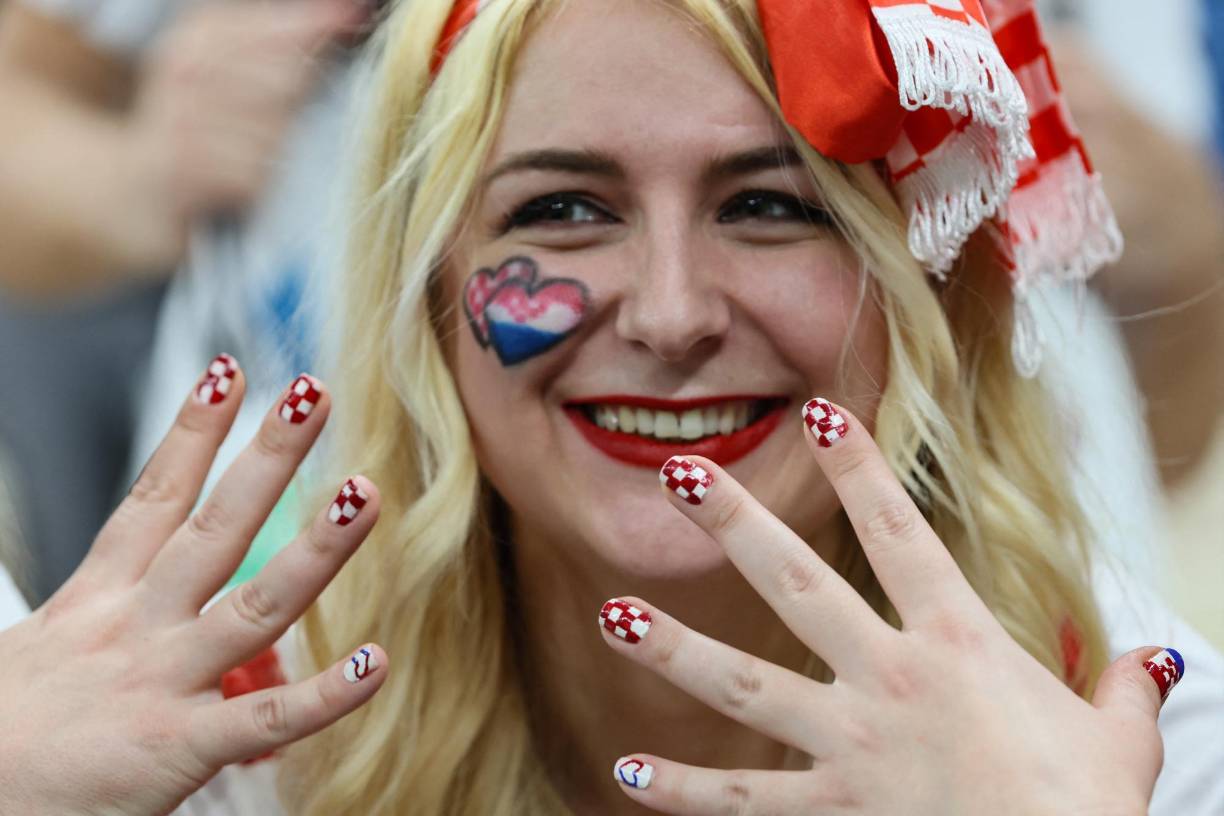 Las aficionadas estuvieron identificadas con los colores de su equipo. 