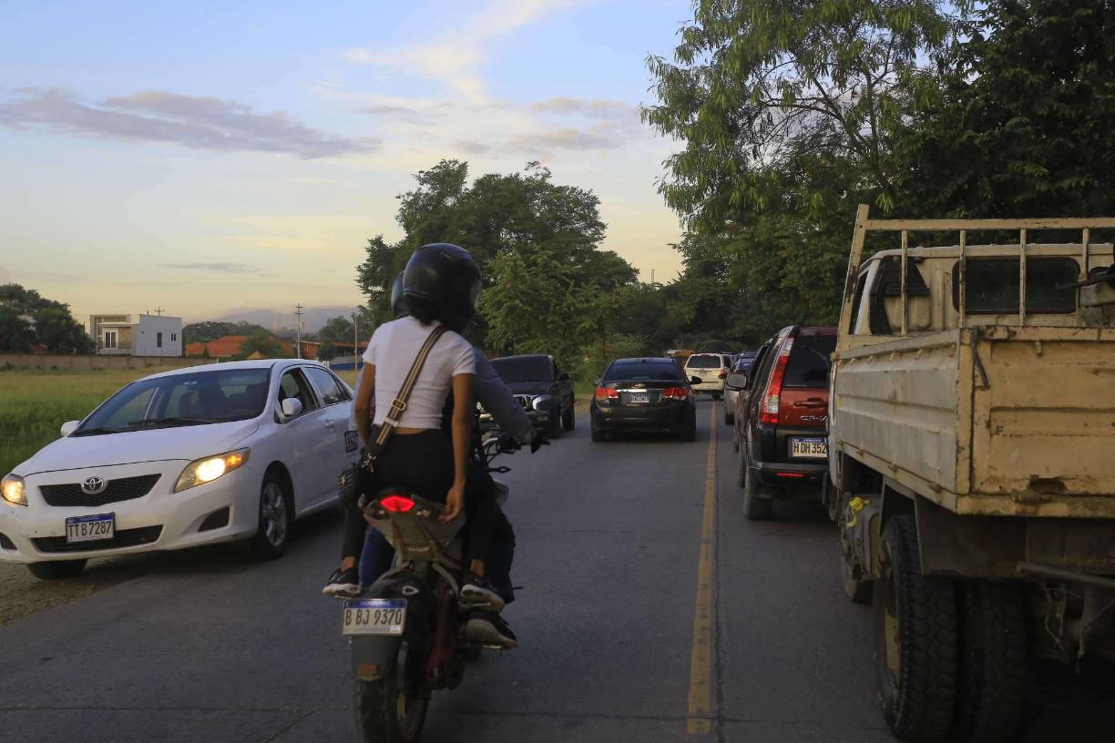 Esta es una de las 16 obras declaradas de interés público. Mientras esta gran obra se construye, la alcaldía está habilitando dos trochas más a nivel de terracería que ayude a descongestionar esta vía.
