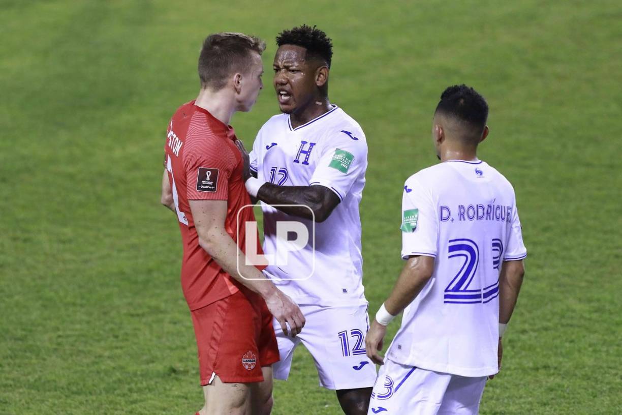 Romell Quioto apareció en escena para defender a Diego Rodríguez y se enfrentó a Alistair Johnston, quien es su compañero en el CF Montreal de la MLS.