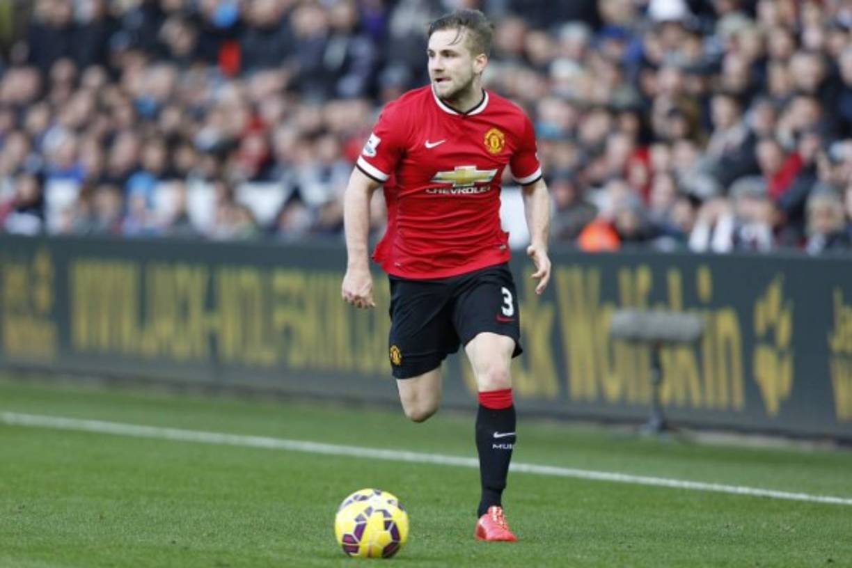 Luke Shaw: El DT portugués José Mourinho le ha autorizado al lateral por la banda izquierda que busque otro equipo ya que no entra en sus planes para la próxima campaña en el M. United.