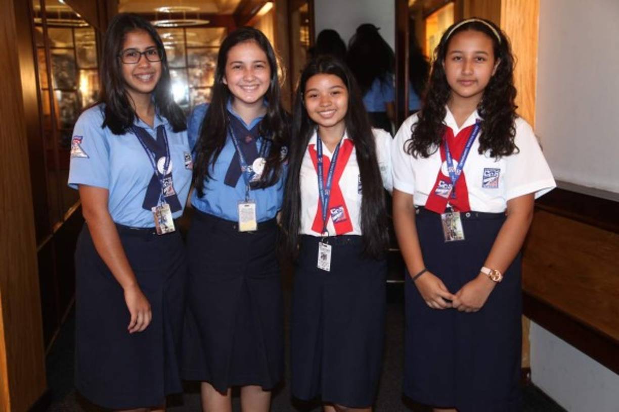 Cesia Vallecillo, Ale Orellana, Karla Guerrero y Joselyn Fiallos.