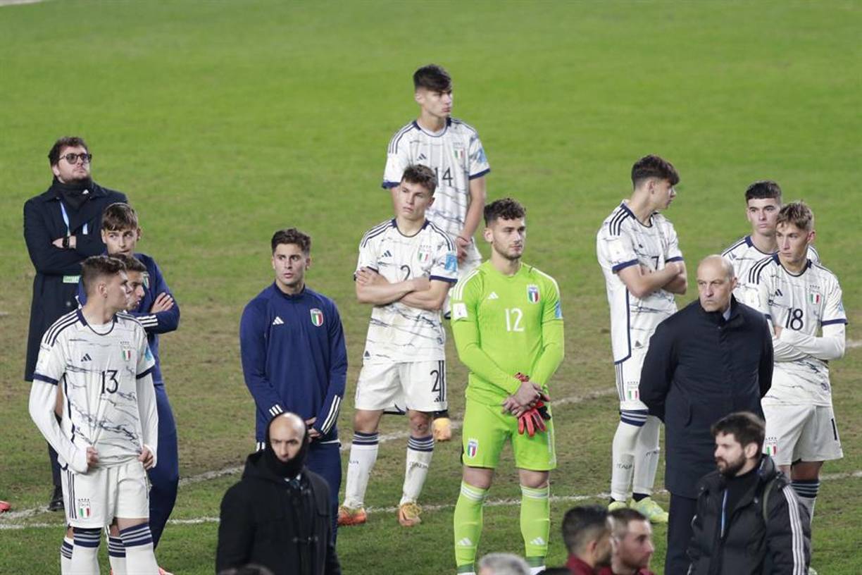 Del otro lado de la moneda. Esta fue la reacción de los futbolistas uruguayos tras perder la final del Mundial Sub-20 de Argentina.