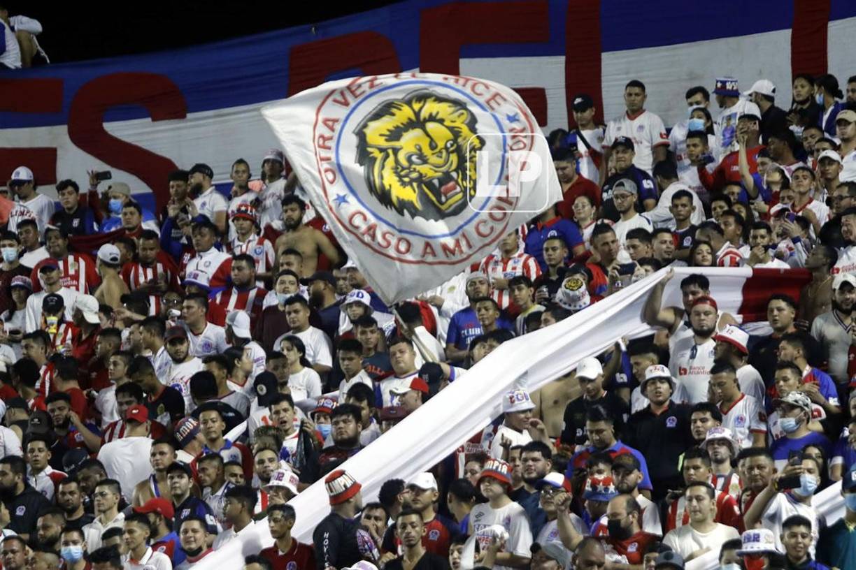 La Ultra Fiel no falló a la cita y se hizo presente en el Morazán para alentar a su amado León.