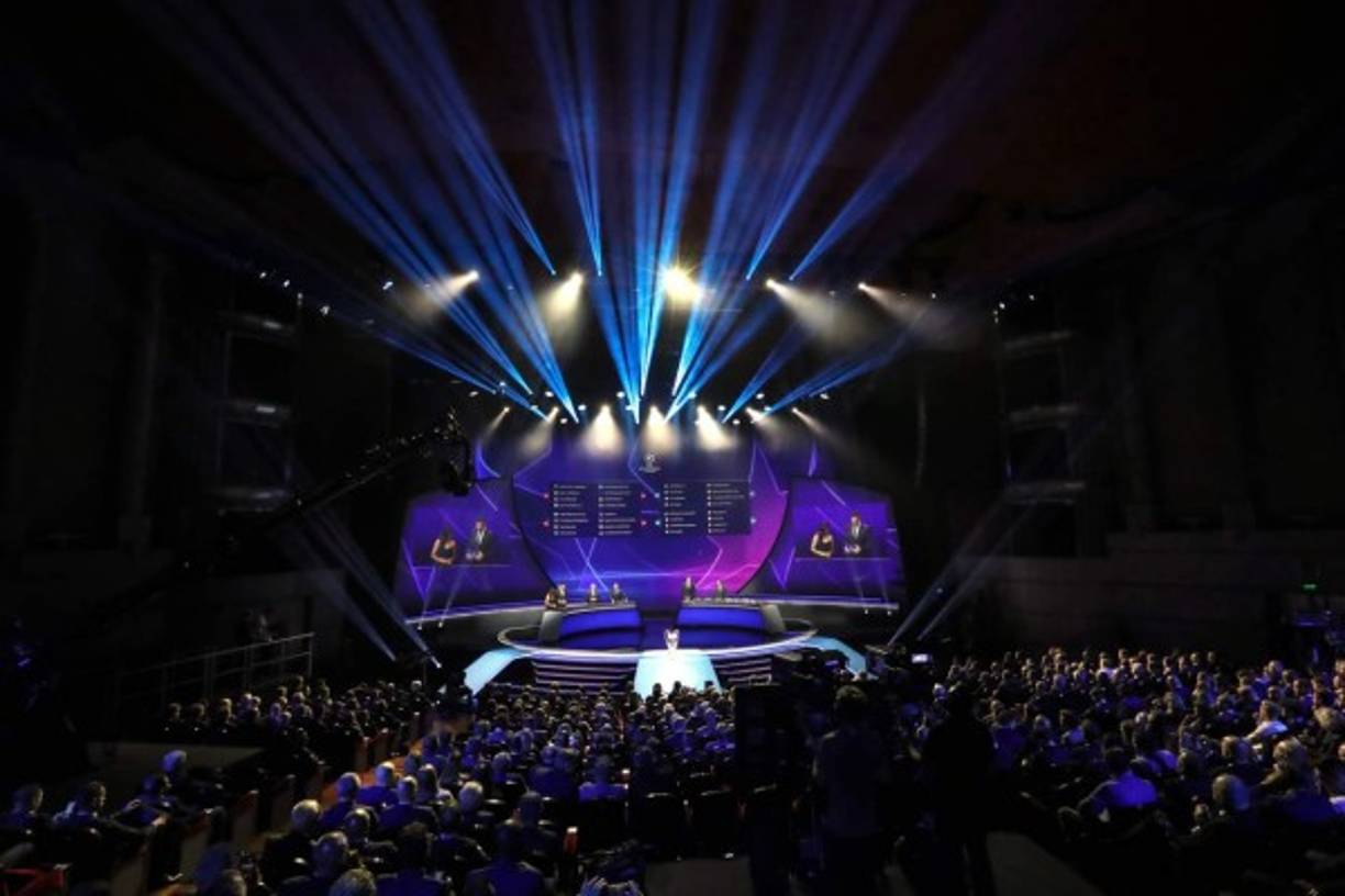 El Forum Grimaldi de Mónaco estaba repleto para el sorteo de la Champions League.