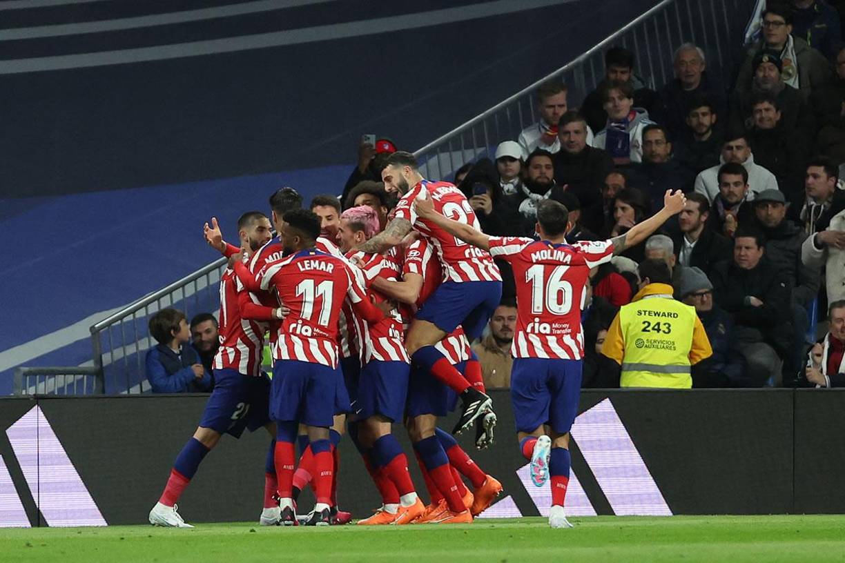Los jugadores del Atlético de Madrid celebrando el gol de José María Giménez en el Bernabéu.